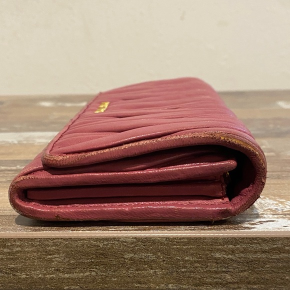 Miu Miu Quilted Matelassé Leather Wallet in Pink with Gold Logo - Picture 10 of 14